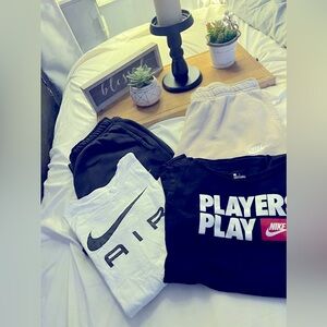 2 pairs of Nike sweatpants & 2 Nike shirts!